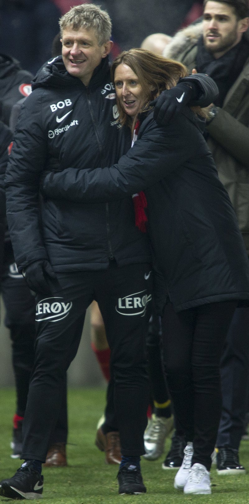 Lars Arne Nilsen og Vibeke Johannessen fra Brann viser glede etter Brann slo Odd i Eliteserien . Foto: Scanpix