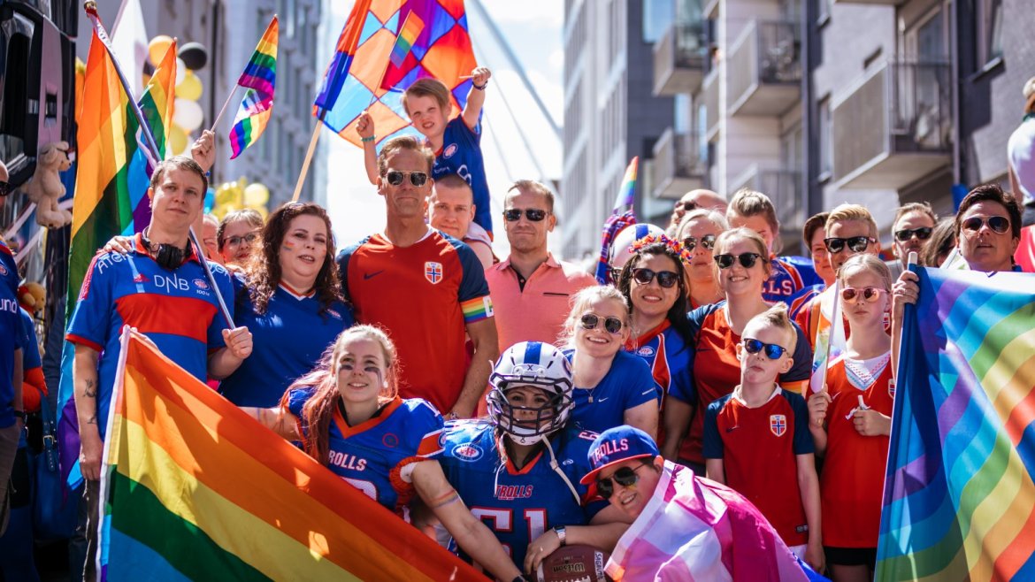 Lørdag 1. juli går Pride-paraden gjennom Oslos gater, og som så mange ganger før skal Vålerenga-familien stille med både buss og mennesker.