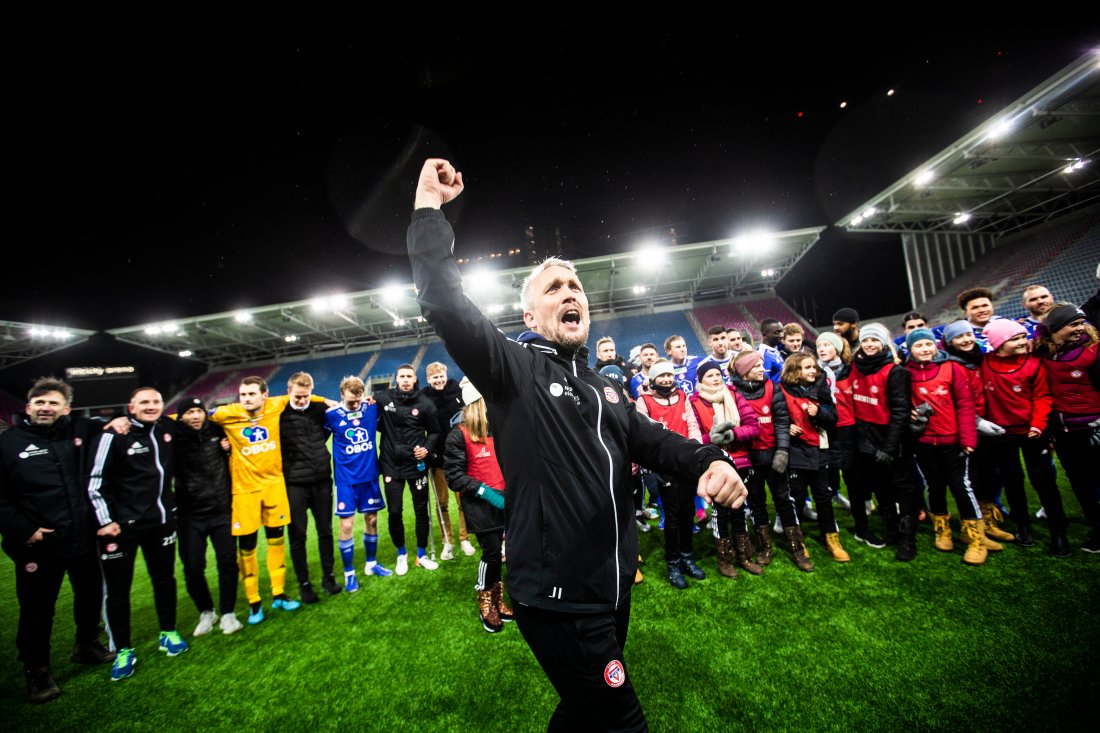 KFUM-trener Jørgen Isnes jubler etter kvalifiseringskampen til Eliteserien menn, 2. runde: KFUM Oslo – Kongsvinger på Intility Arena. Foto: Teigen, Trond Reidar / NTB scanpix