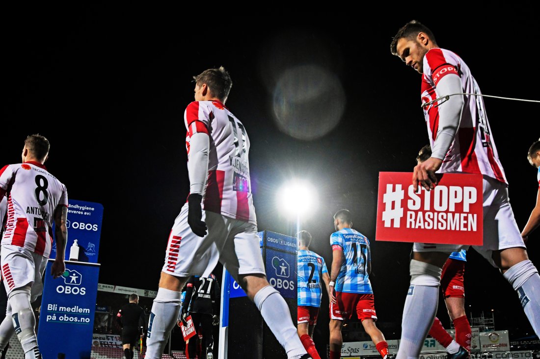 #STOPPRasismen-markering før OBOS-liga kampen mellom Tromsø og Kongsvinger på Alfheim stadion. Foto: Rune Stoltz Bertinussen / NTB